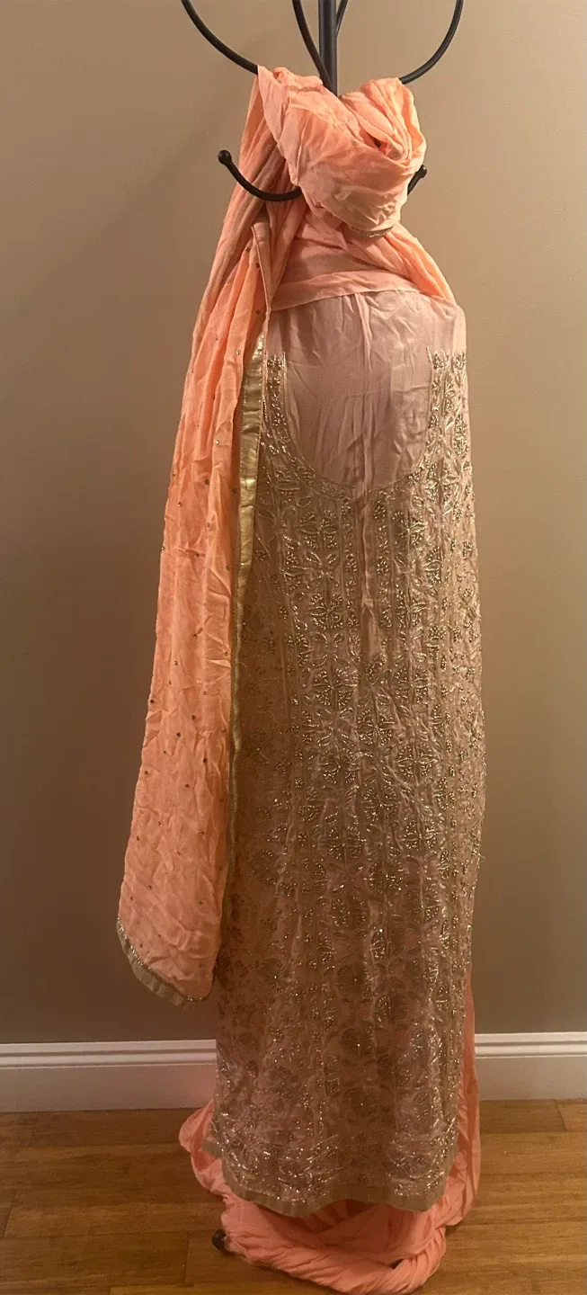 Shawls and Scarves image indicator(3)