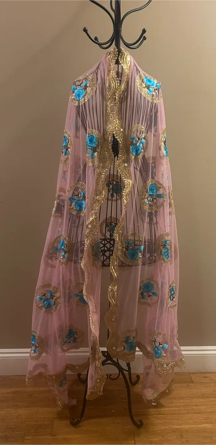 Shawls and Scarves image indicator(2)