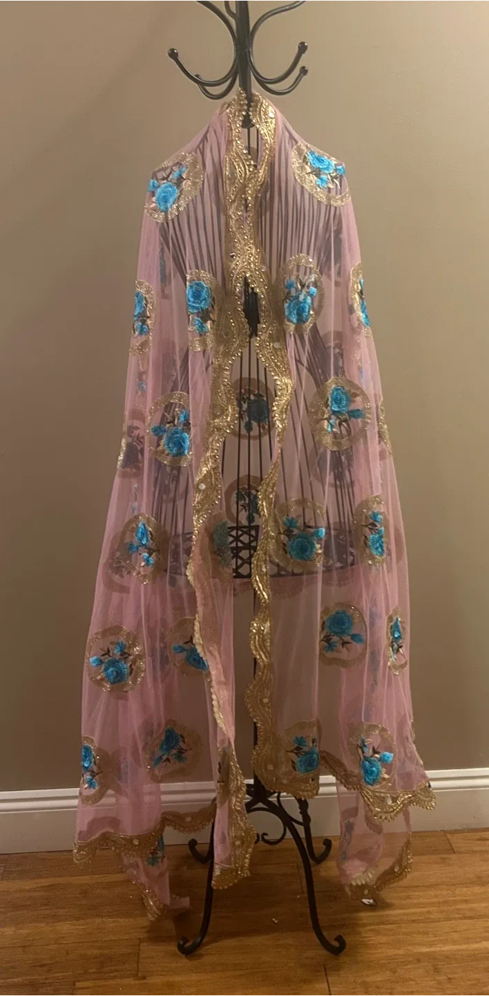 Shawls and Scarves image indicator(5)