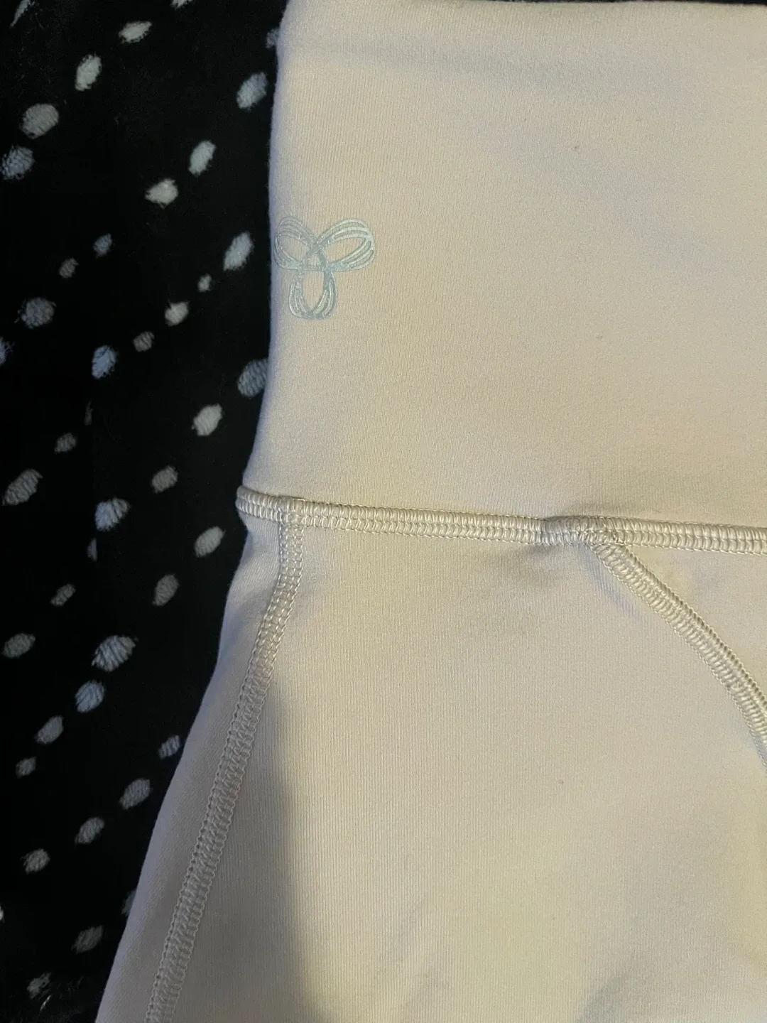 Aritzia High-Rise Leggings W/ Pockets image indicator(2)