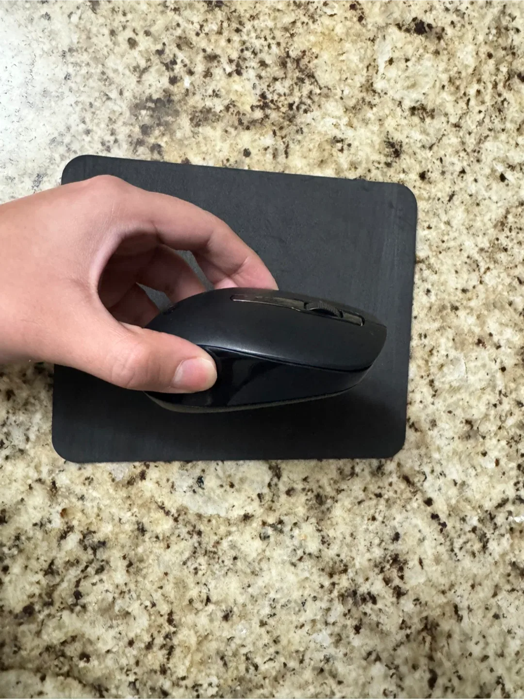 HP Wireless Mouse - Black with mouse pad image indicator(2)