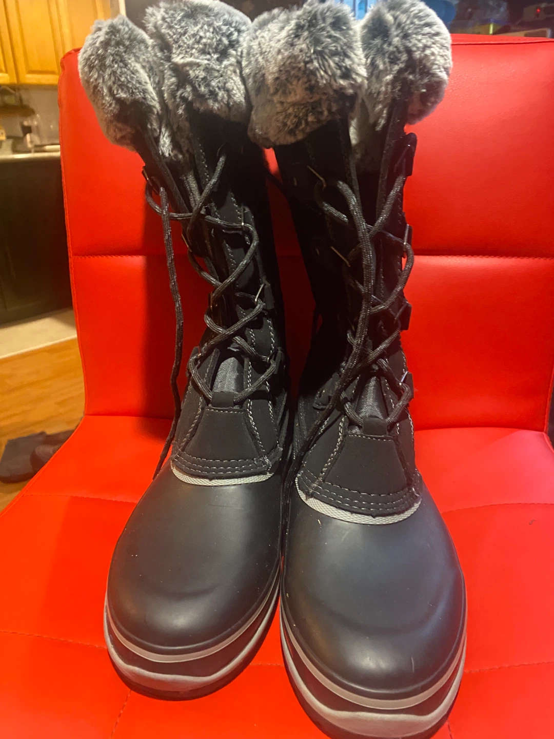 Khombu Ellie Winter Boots - Size 8M
