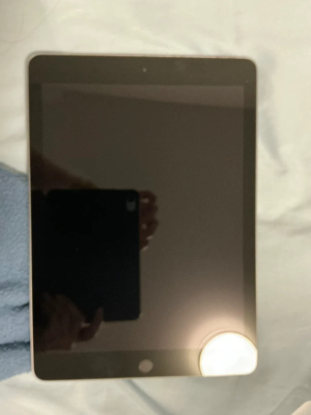 iPad 6th gen, wifi, 128gb storage, 91% battery health image indicator(2)