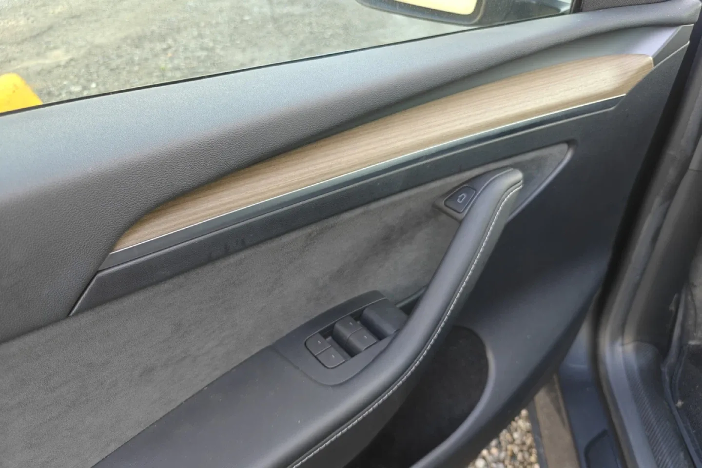 Tesla Model Y - Custom Colour image indicator(7)