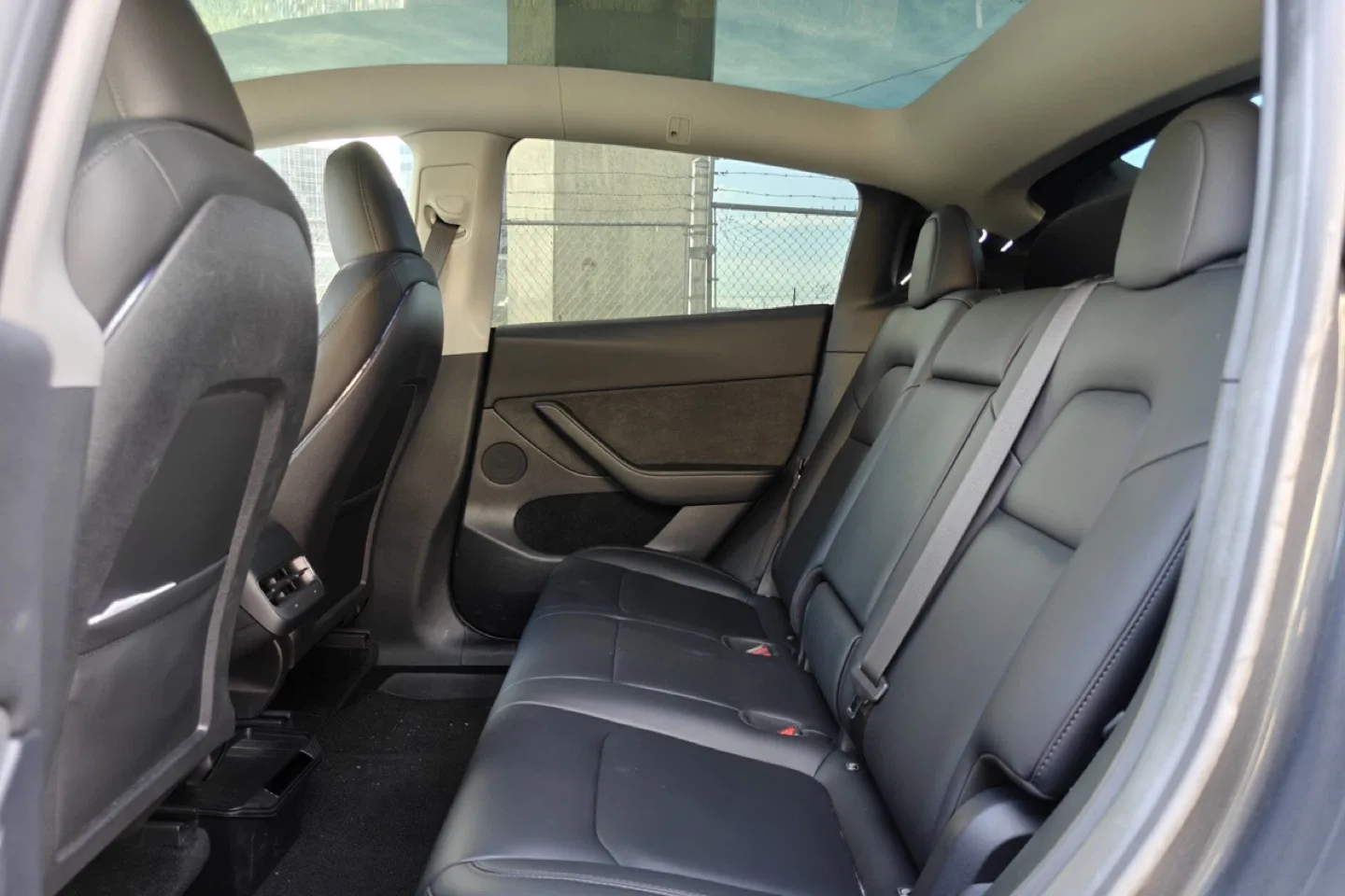 Tesla Model Y - Custom Colour image indicator(10)