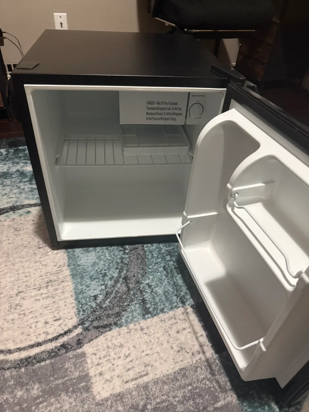 Galanz 1.7 Cu.Ft. Mini Fridge - Black image indicator(4)