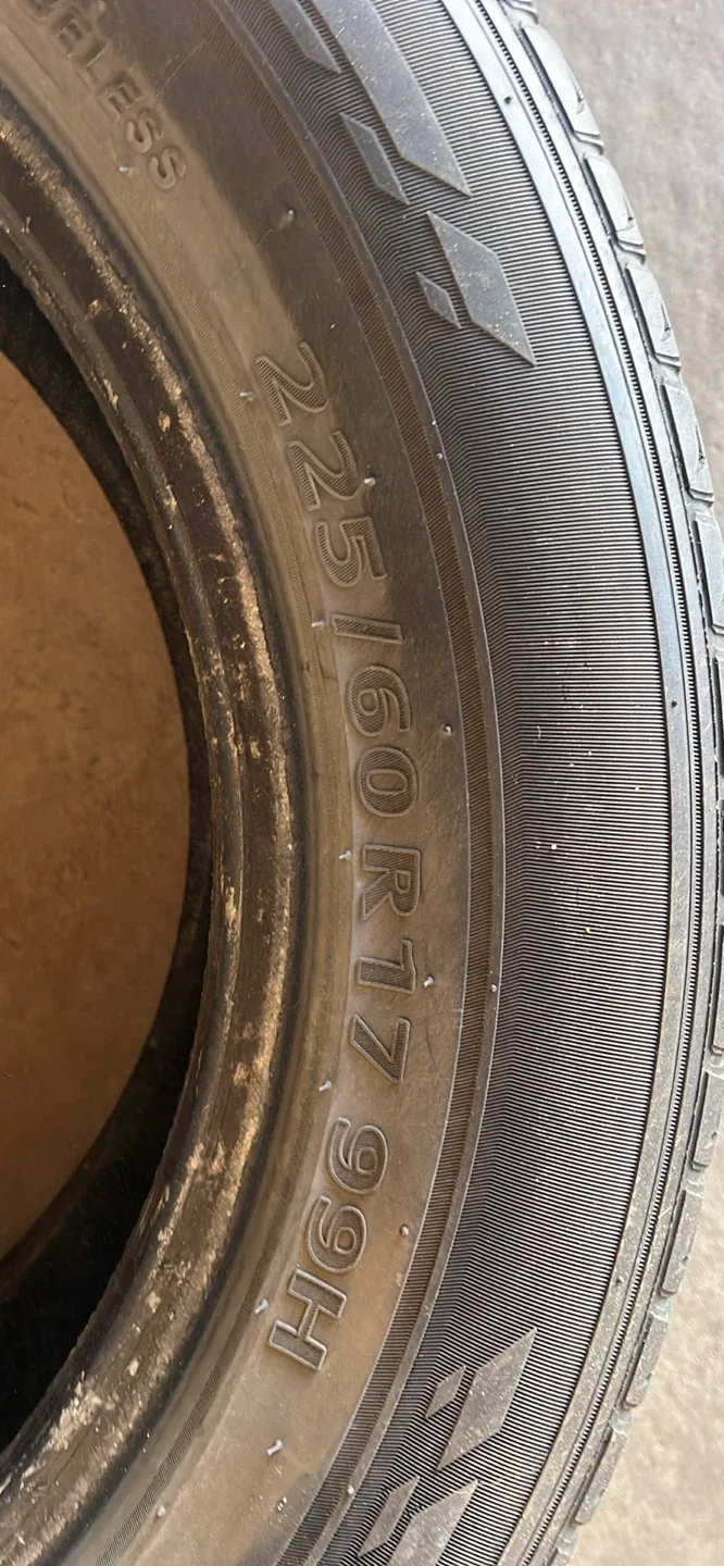Kumho 225/60R17 99H Tires