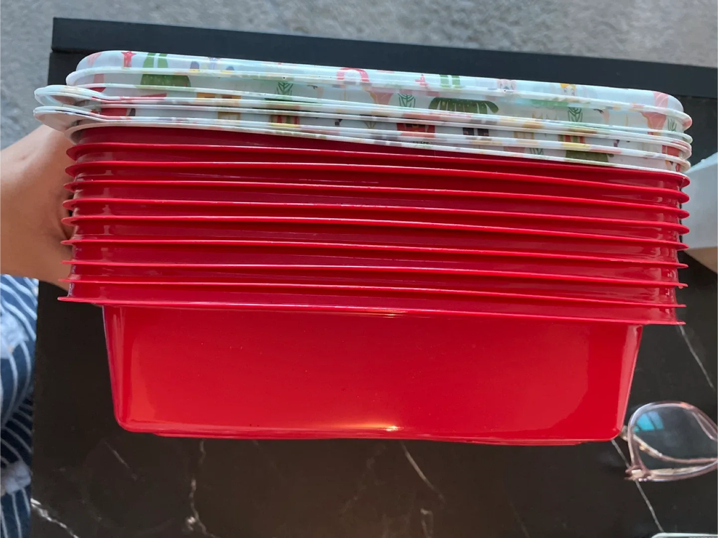 Stackable Red Food Storage Containers image indicator(2)