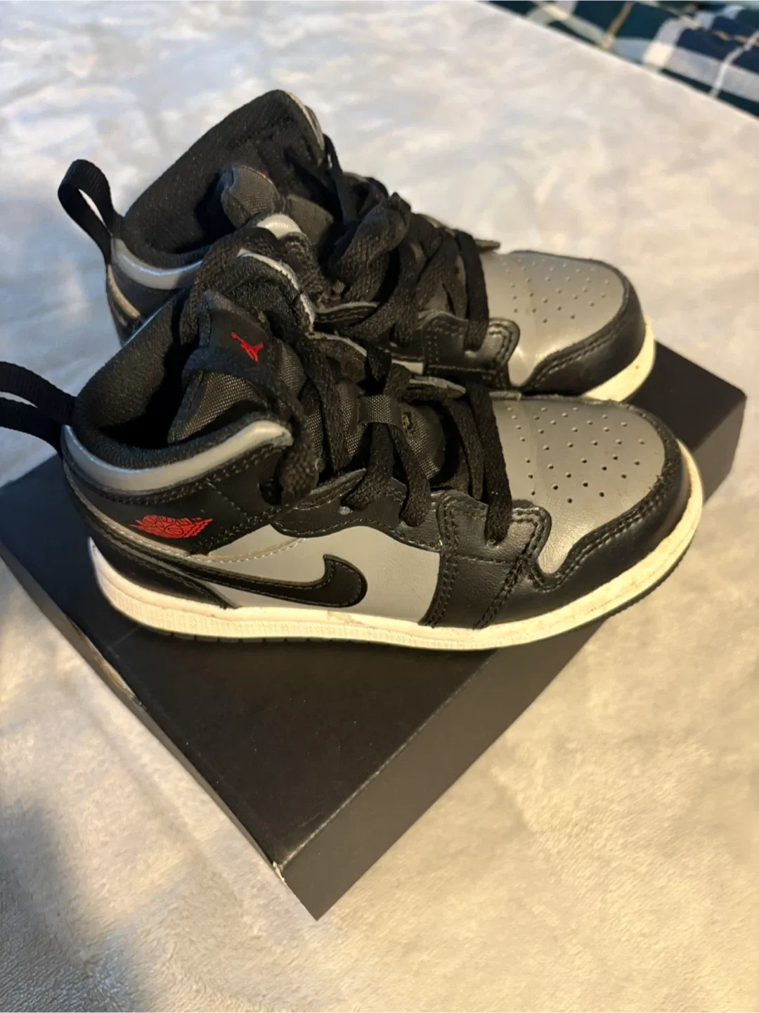 Nike Air Jordan 1 Mid Toddler Shoes - Size 9c image indicator(2)