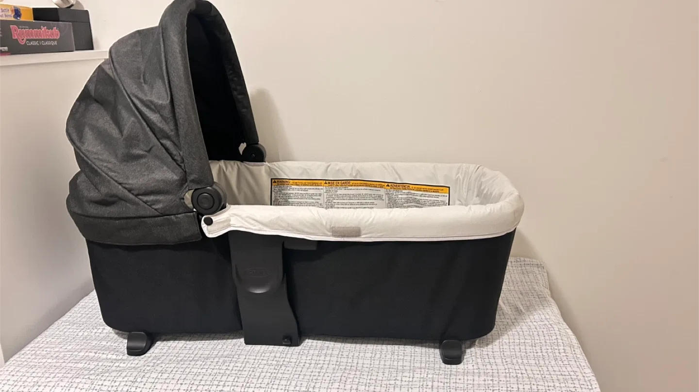 Graco Bassinet - excellent condition! image indicator(2)