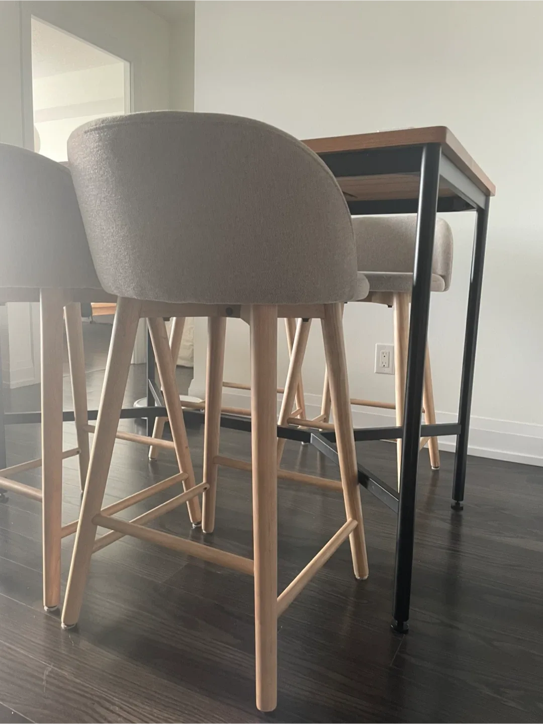 Pub Table Set with 4 Bar Stools! Great for Small Spaces! 🥕 image indicator(5)