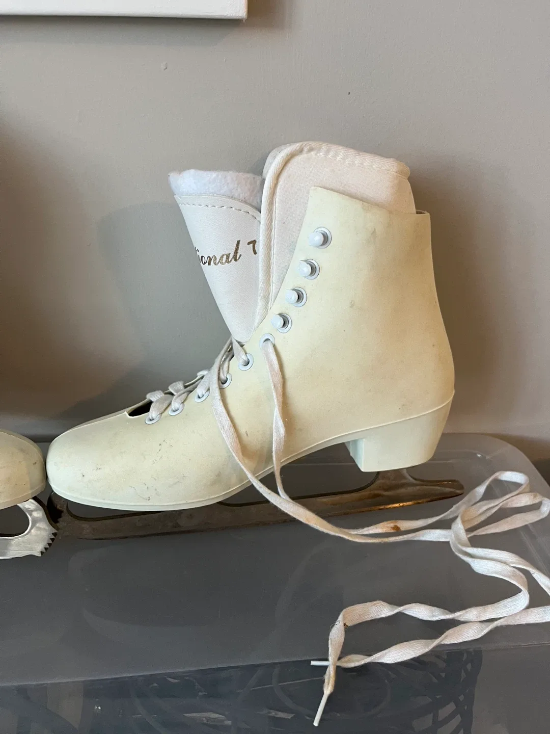 National Ice Skates - Made in Canada image indicator(2)