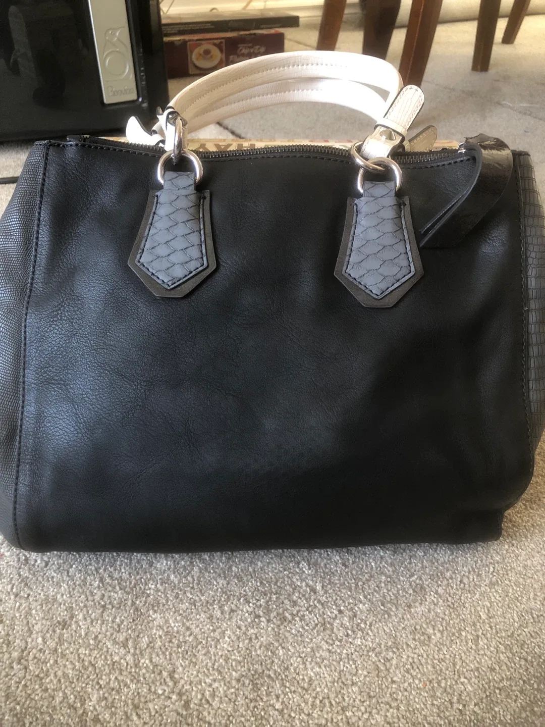 Guess Black Tote Bag image indicator(3)