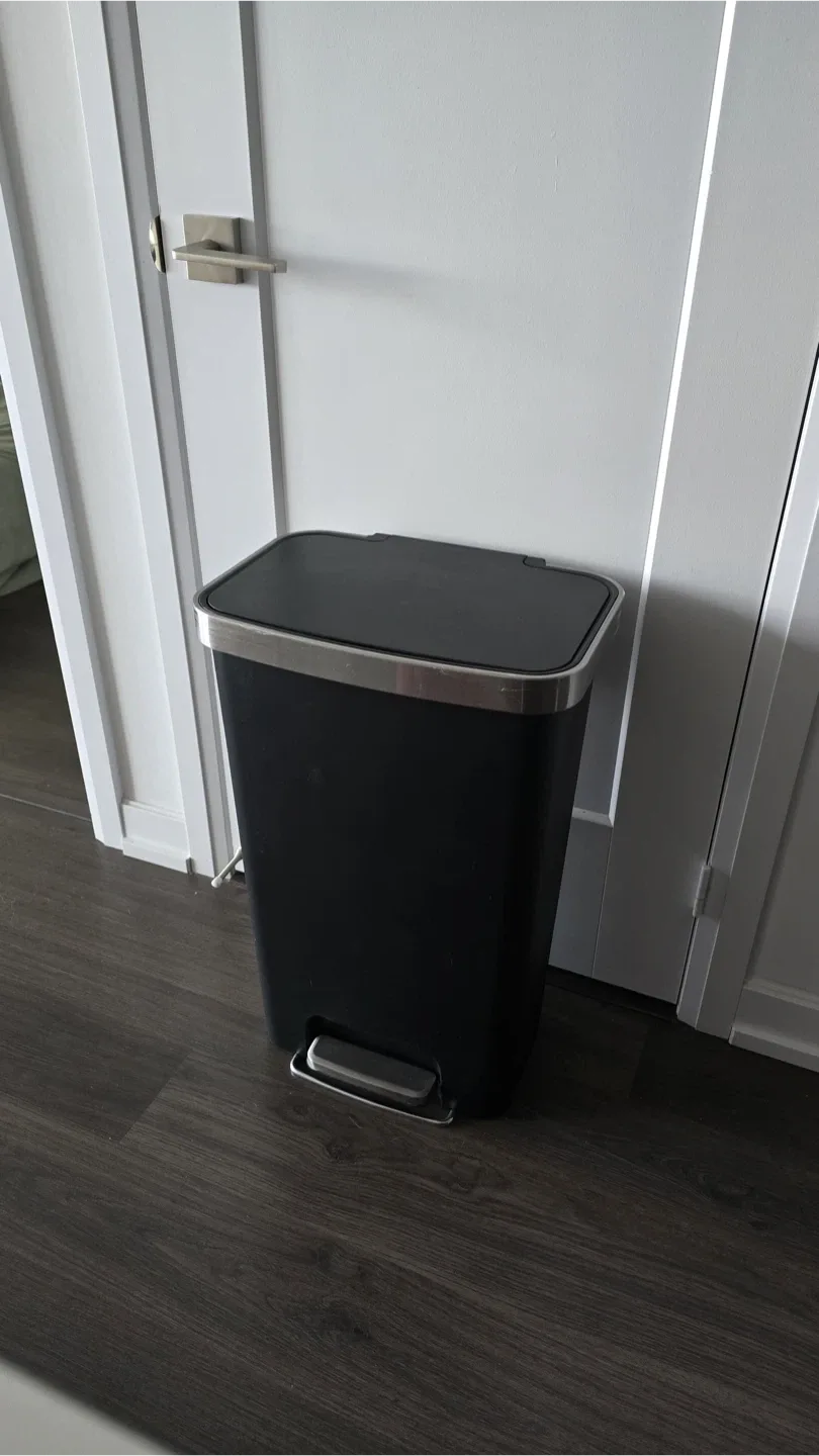 Step Garbage Bin - 45L