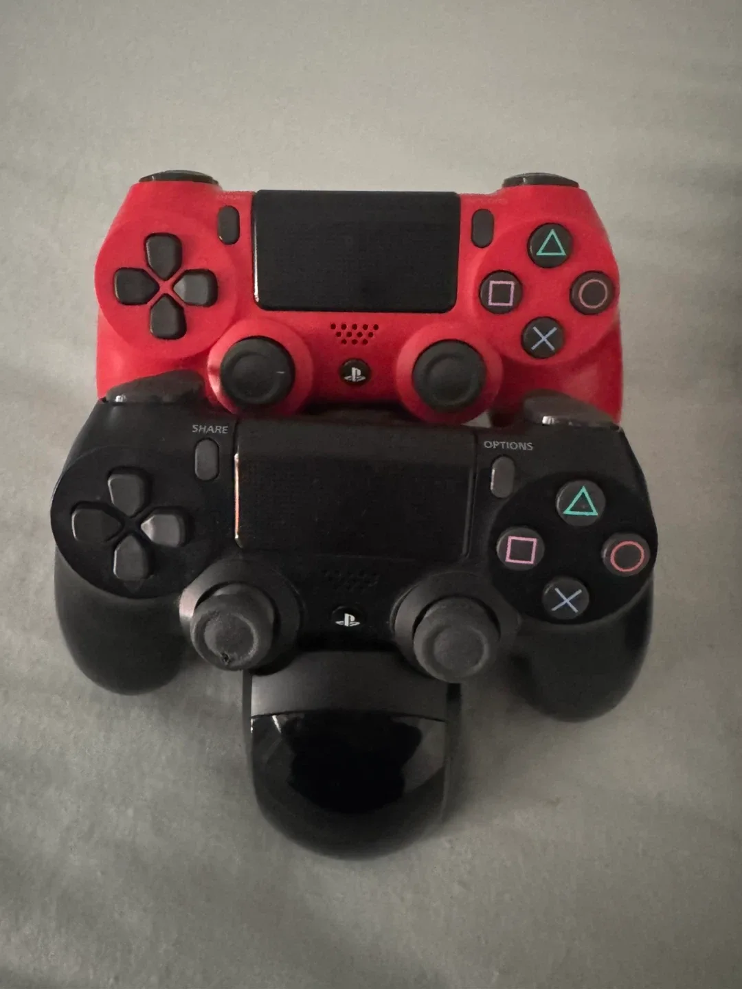 PlayStation 4 Console with 2 Controllers image indicator(4)