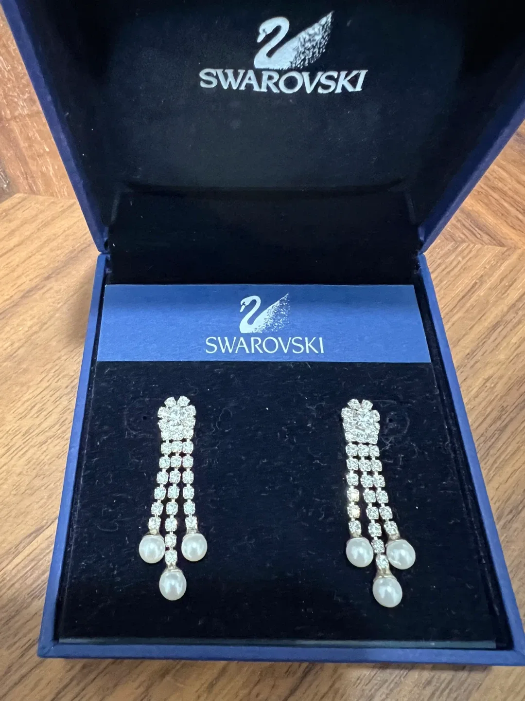 Costume jewelry Earrings with swarovski Box image indicator(3)
