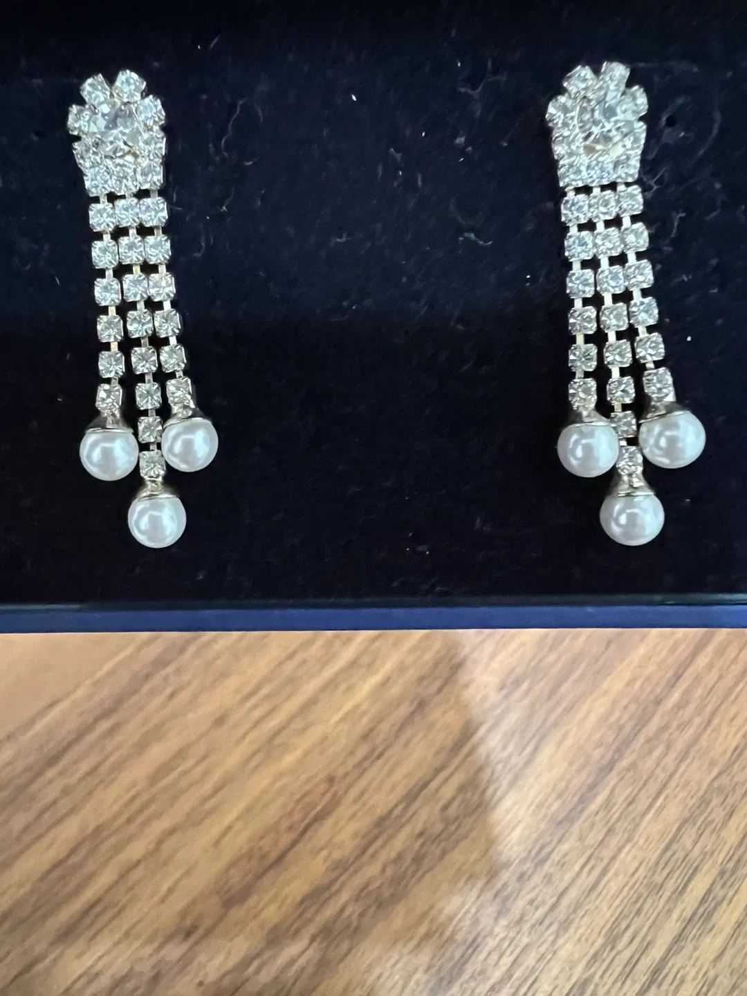 Costume jewelry Earrings with swarovski Box image indicator(2)