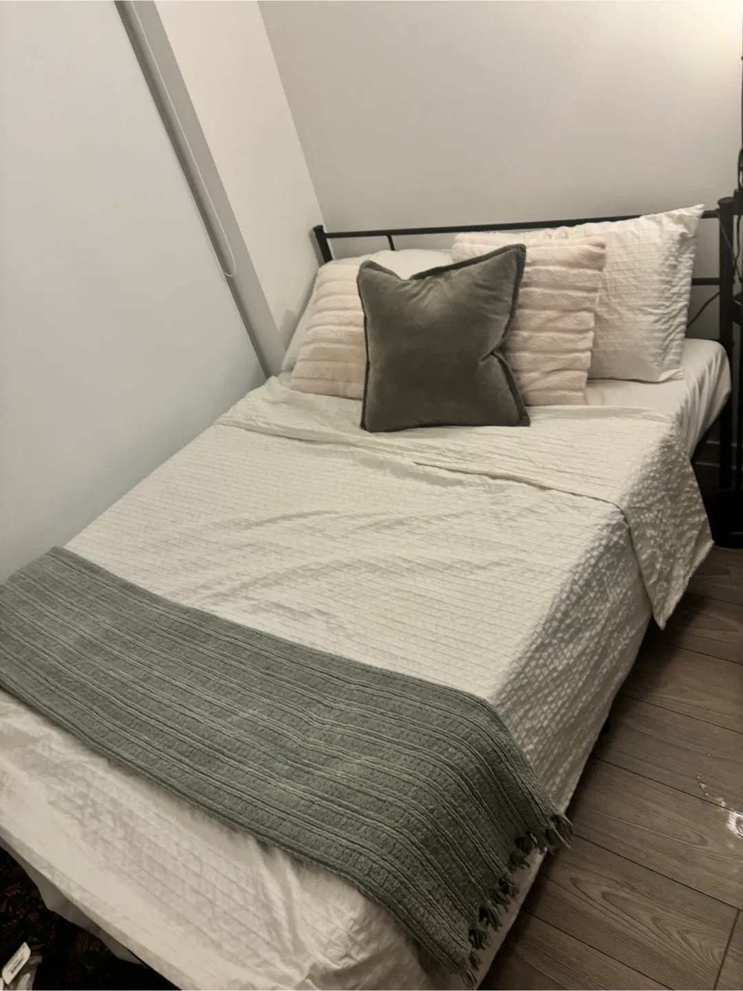 Full Size Bed Frame image indicator(2)