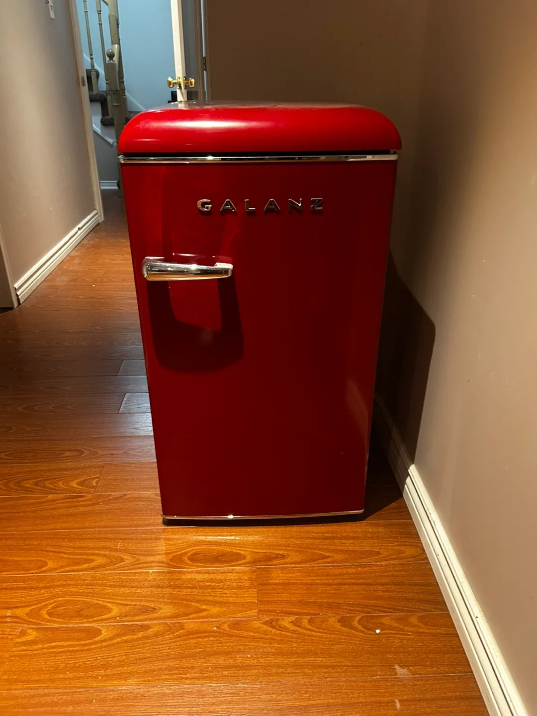 Galanz Retro Red Mini Fridge thumbnail