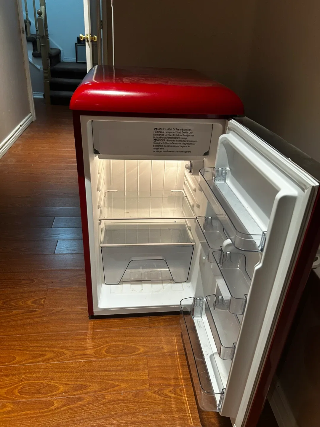 Galanz Retro Red Mini Fridge image indicator(3)