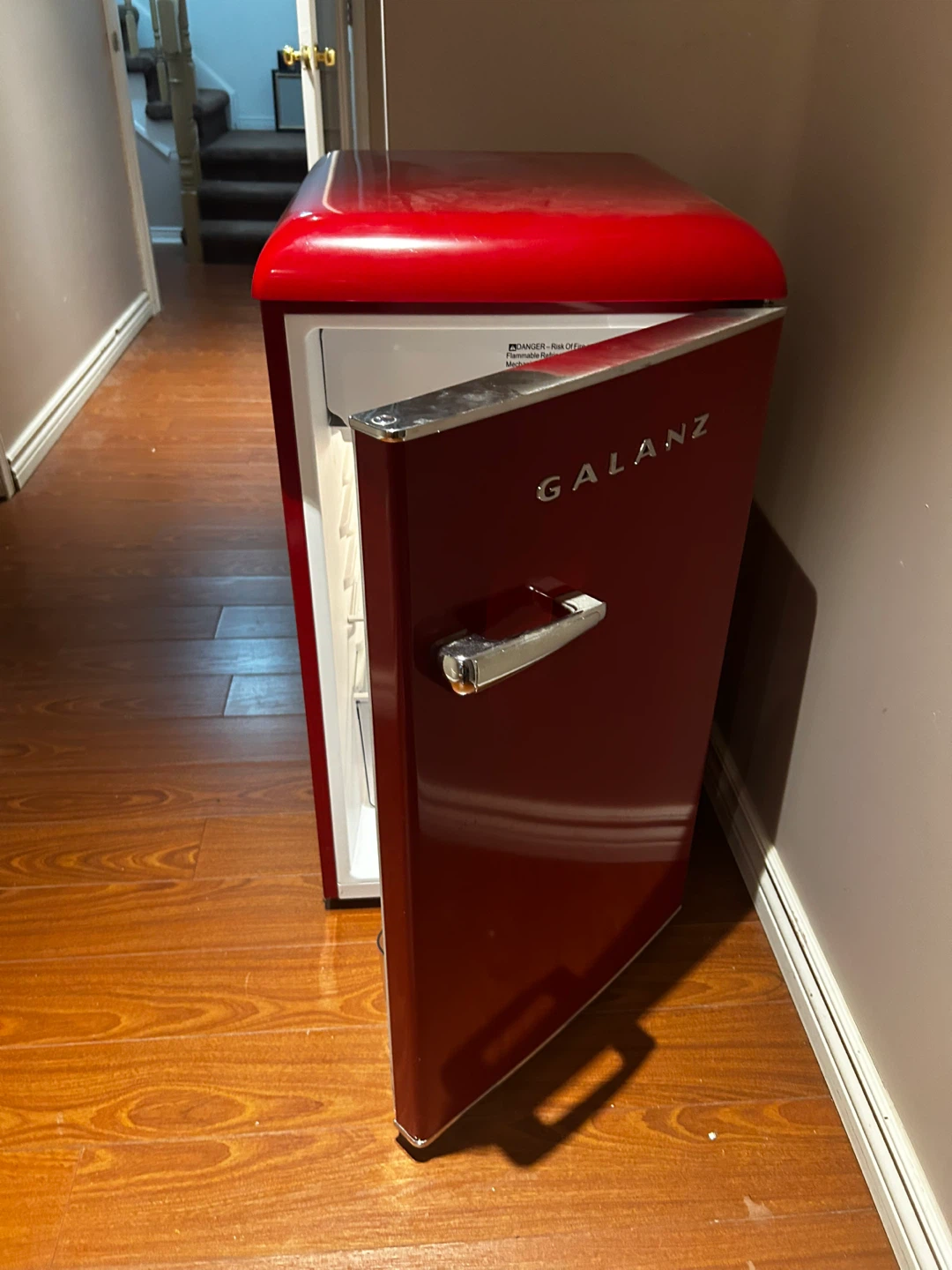 Galanz Retro Red Mini Fridge - photo 4