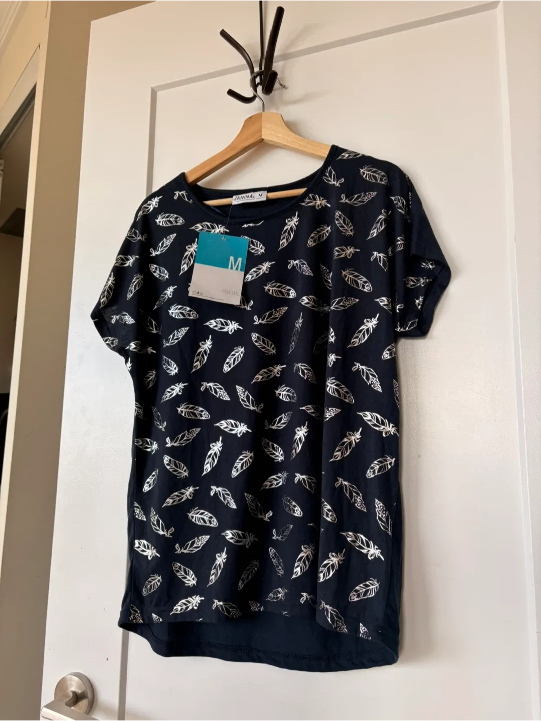 Brand new Top - Size M - New with Tags thumbnail