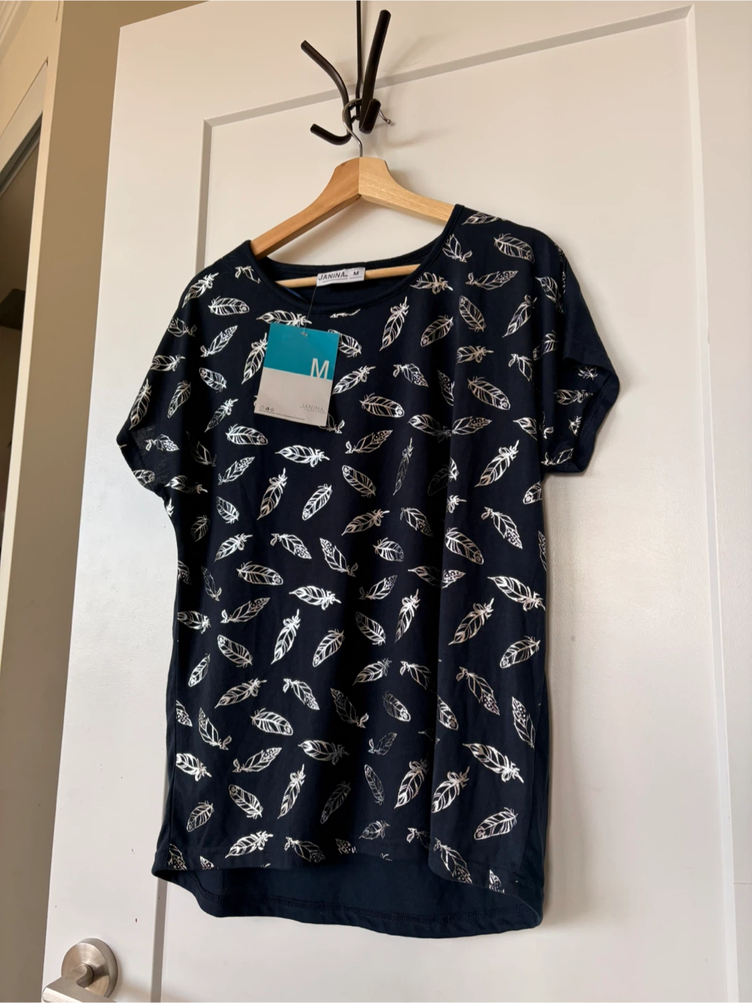 Brand new Top - Size M - New with Tags - photo 5