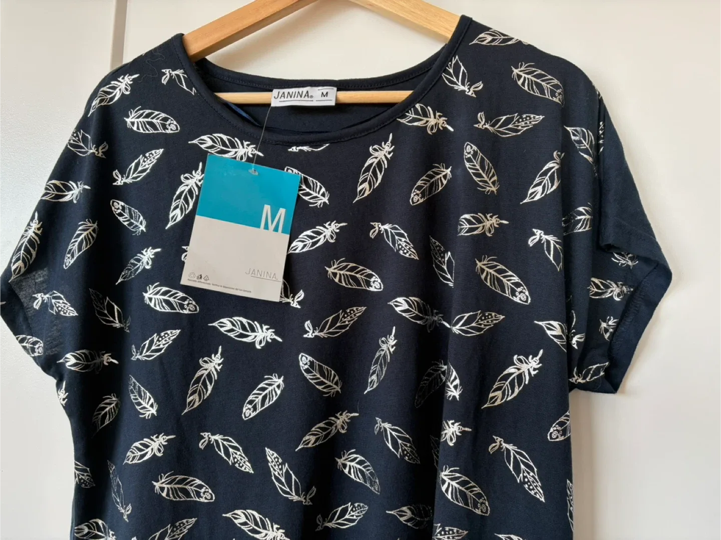 Brand new Top - Size M - New with Tags image indicator(2)