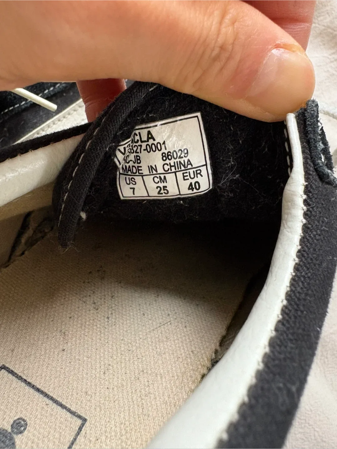 Vans Old Skool Black/White - US Size 7 image indicator(3)