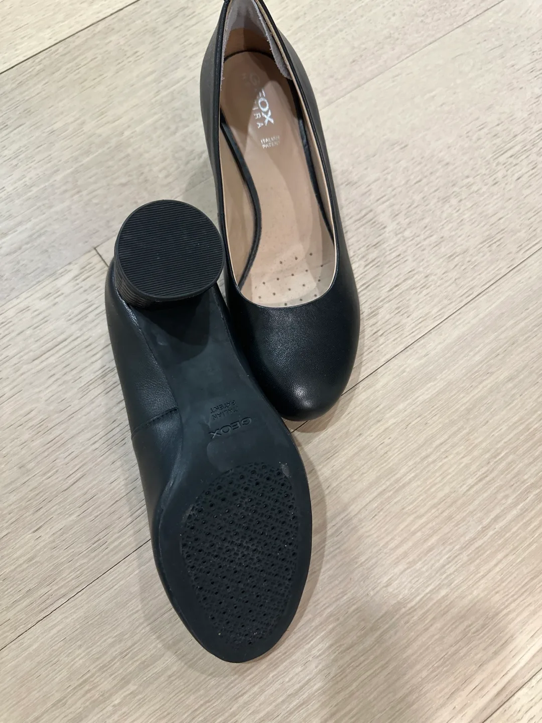 Geox Black Leather Heels image indicator(3)