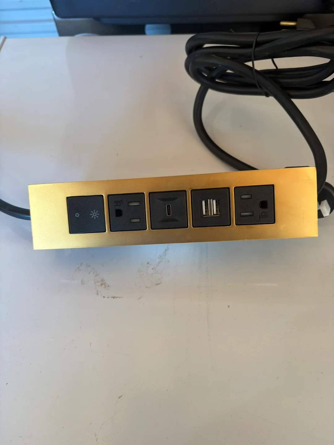Metro Light & Power Power Strip