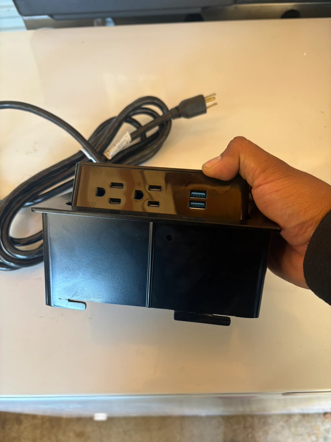 Metro Light & Power Power Strip - photo 3