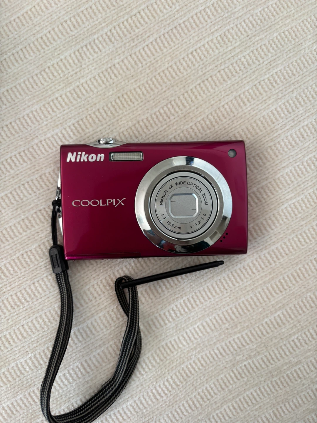 Nikon COOLPIX S4000 Digital Camera