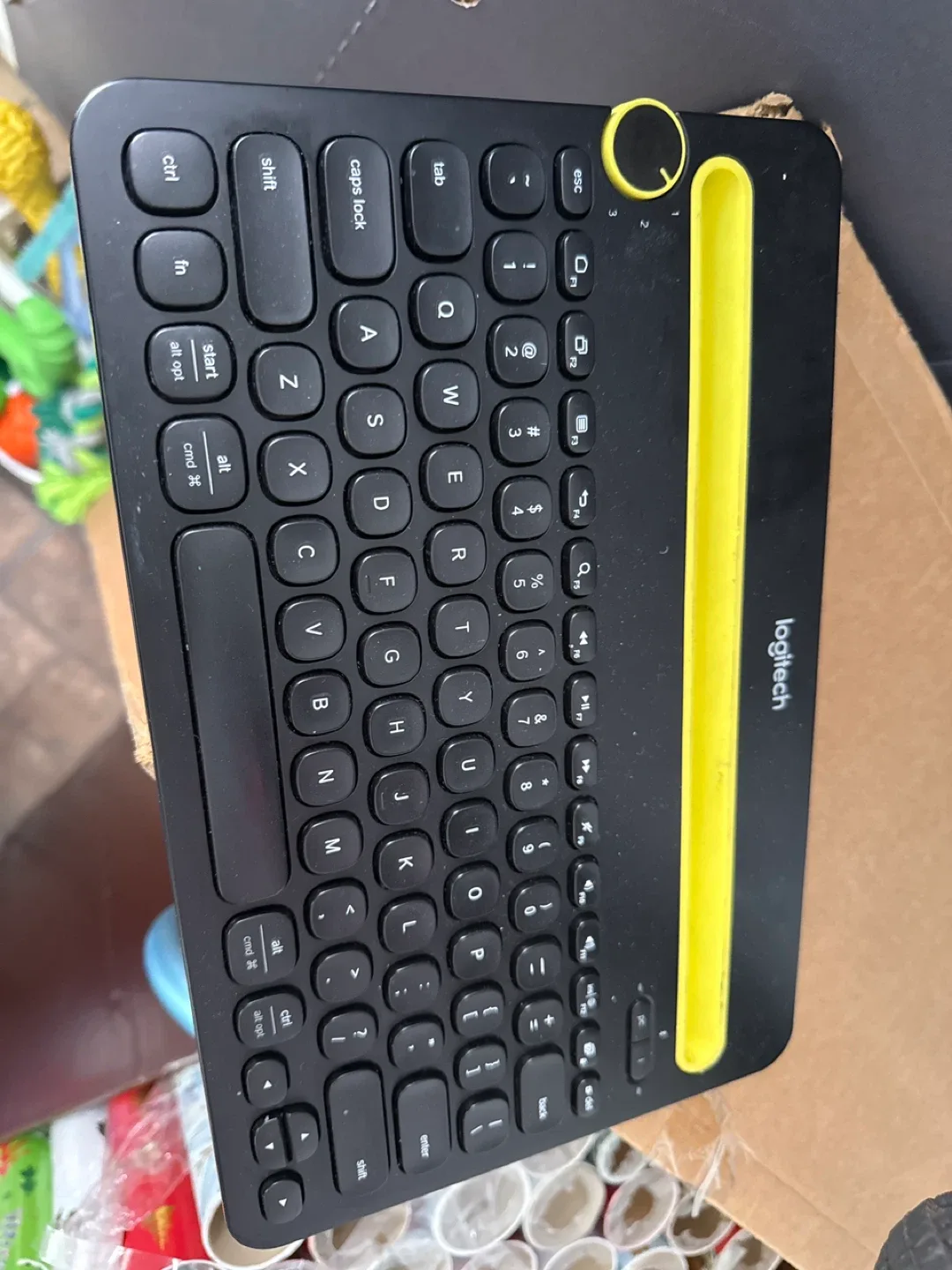 Logitech K480 Bluetooth Multi-Device Keyboard thumbnail