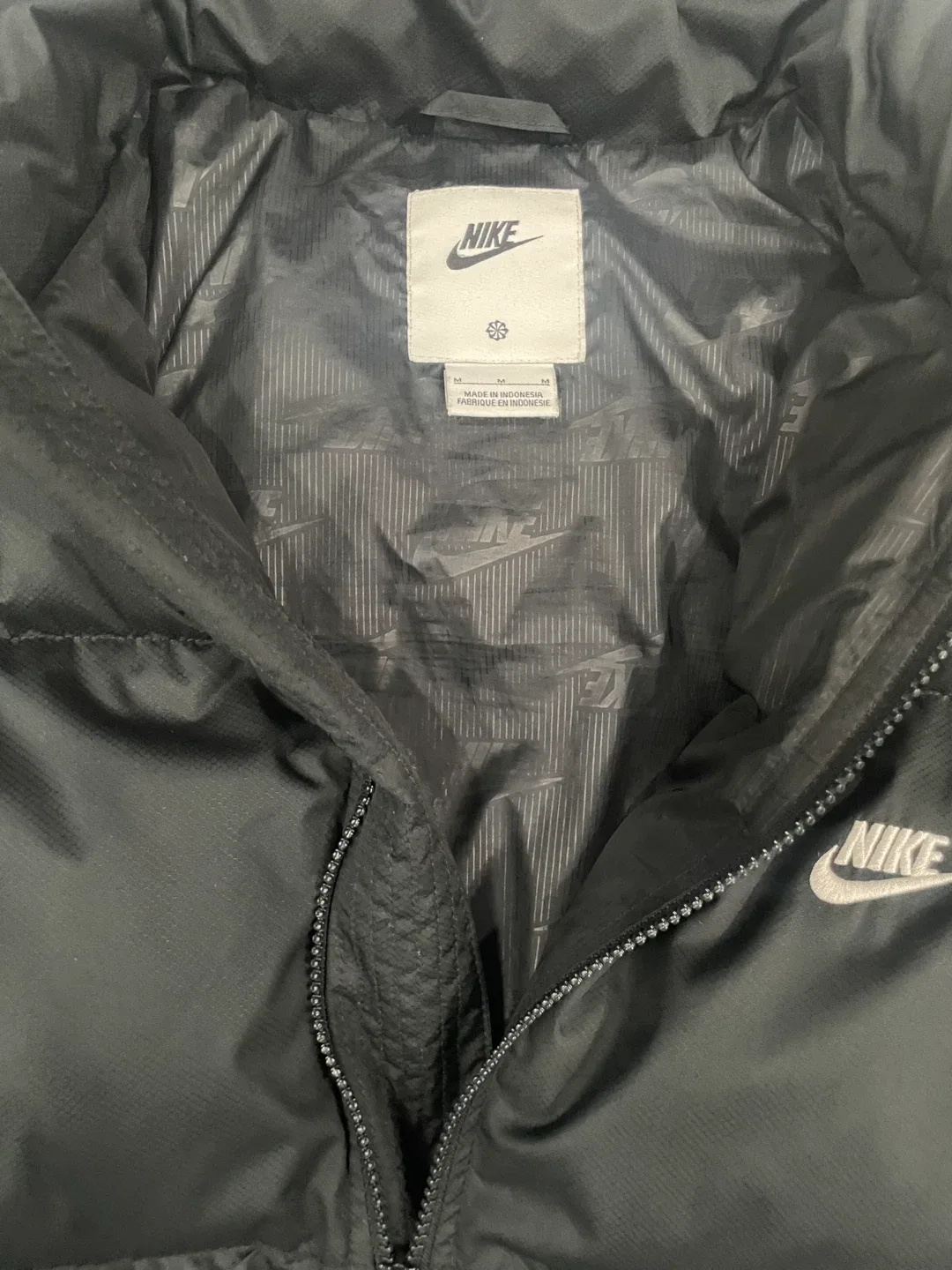 Nike Black Puffer Jacket, Size M image indicator(3)