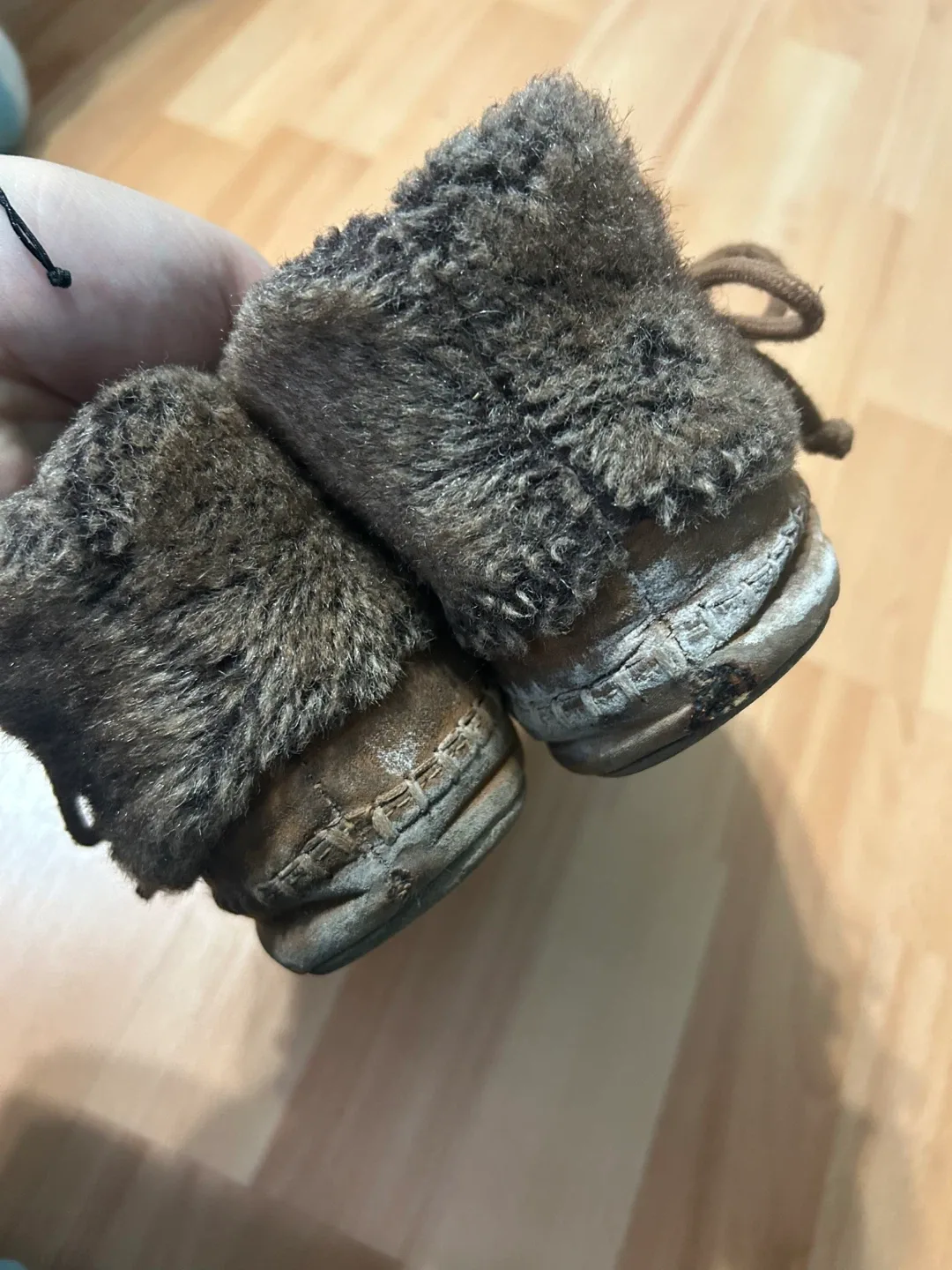 Airwalk Brown Fur Lined Moccasin boots - Size 9.5 image indicator(5)