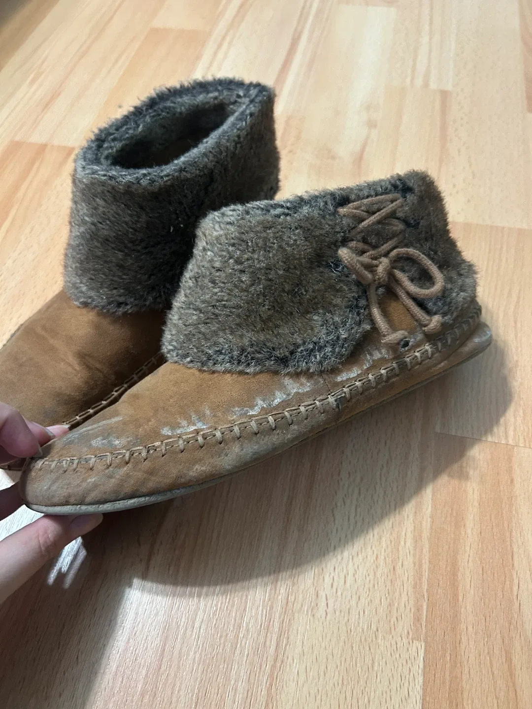 Airwalk Brown Fur Lined Moccasin boots - Size 9.5 image indicator(2)