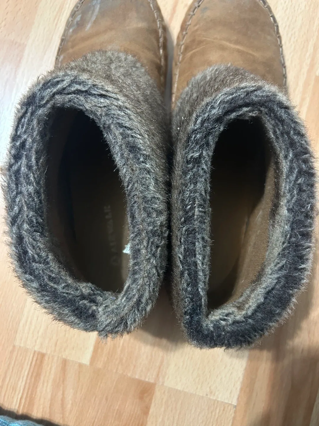 Airwalk Brown Fur Lined Moccasin boots - Size 9.5 image indicator(3)