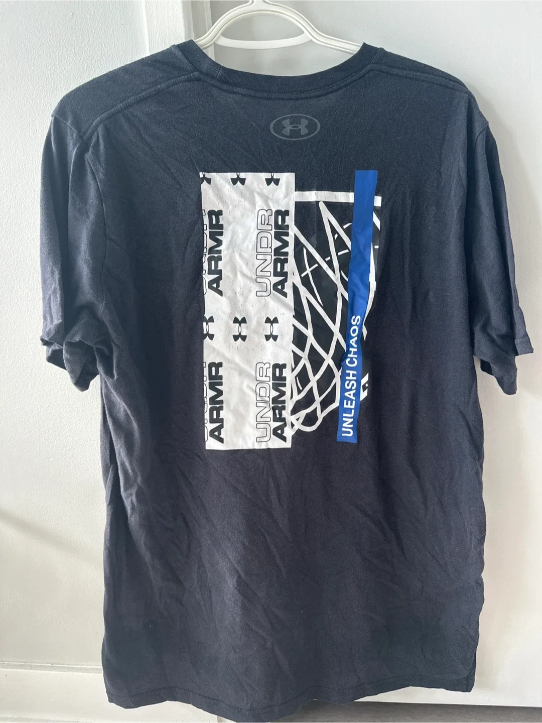Under Armour Graphic T-Shirt - Size L