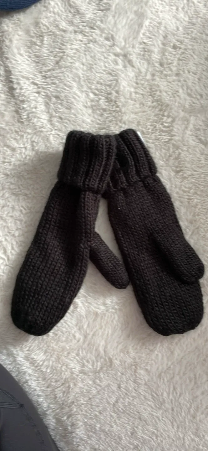 Roots Olivia Mittens - Black, OS/TU image indicator(2)