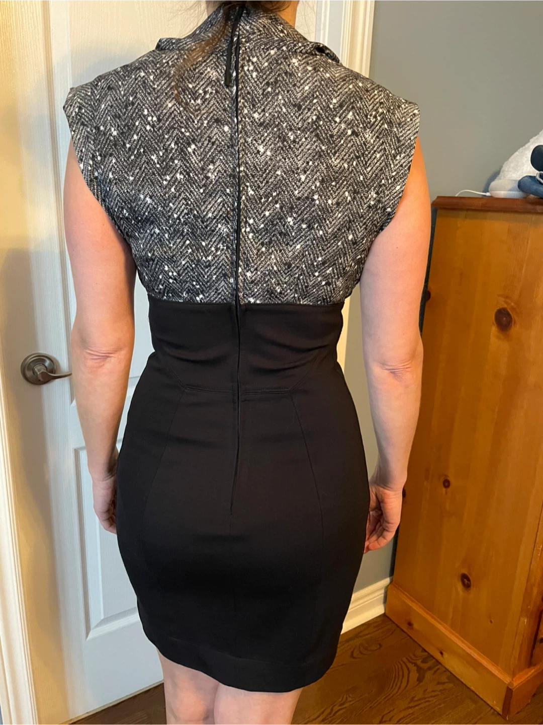 Guess Dress - Size 5 - Black & White - photo 2