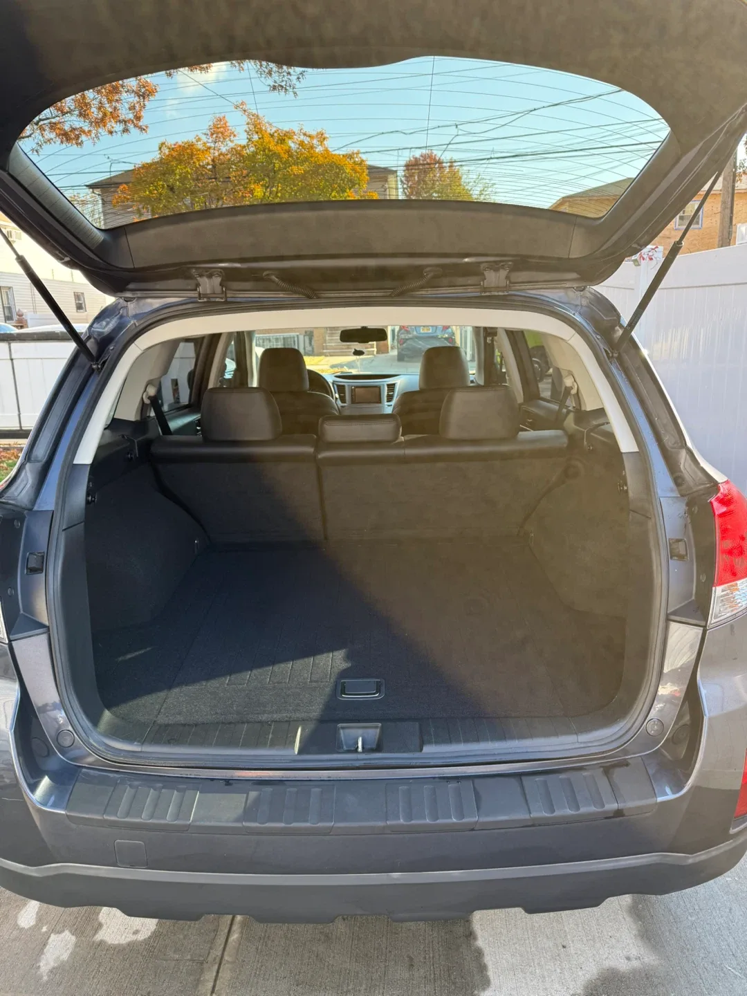 2010 Subaru Outback LTD AWD 3.6L image indicator(4)