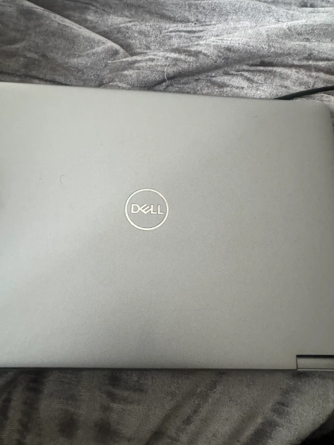 Dell Latitude 5330 Laptop image indicator(2)