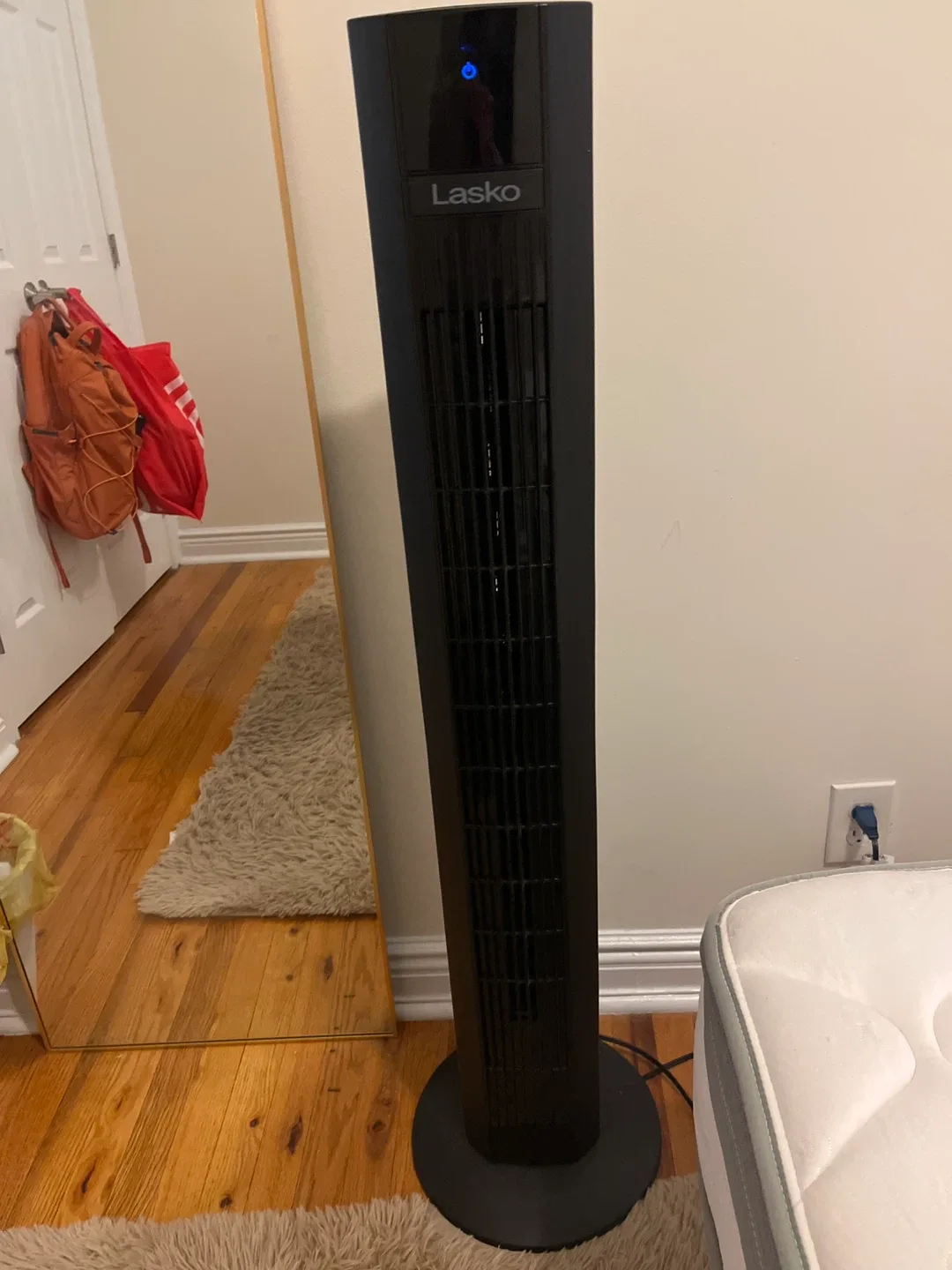 Lasko Black Tower Fan image indicator(2)