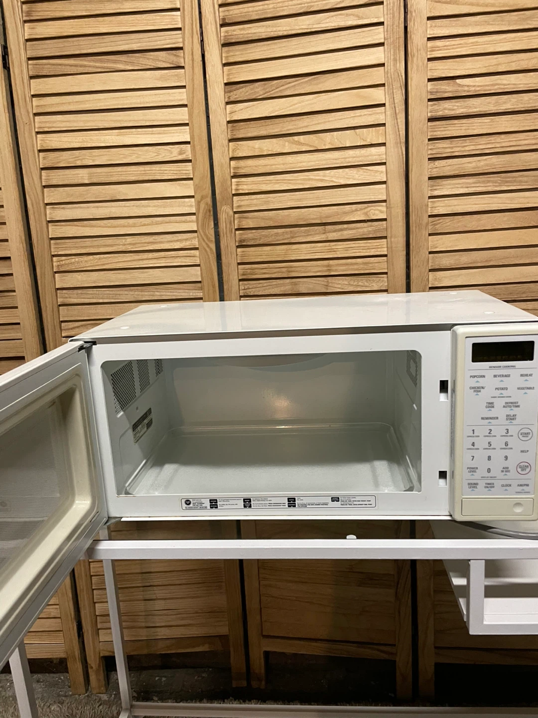 GE Profile Spacemaker II Microwave Oven - photo 3