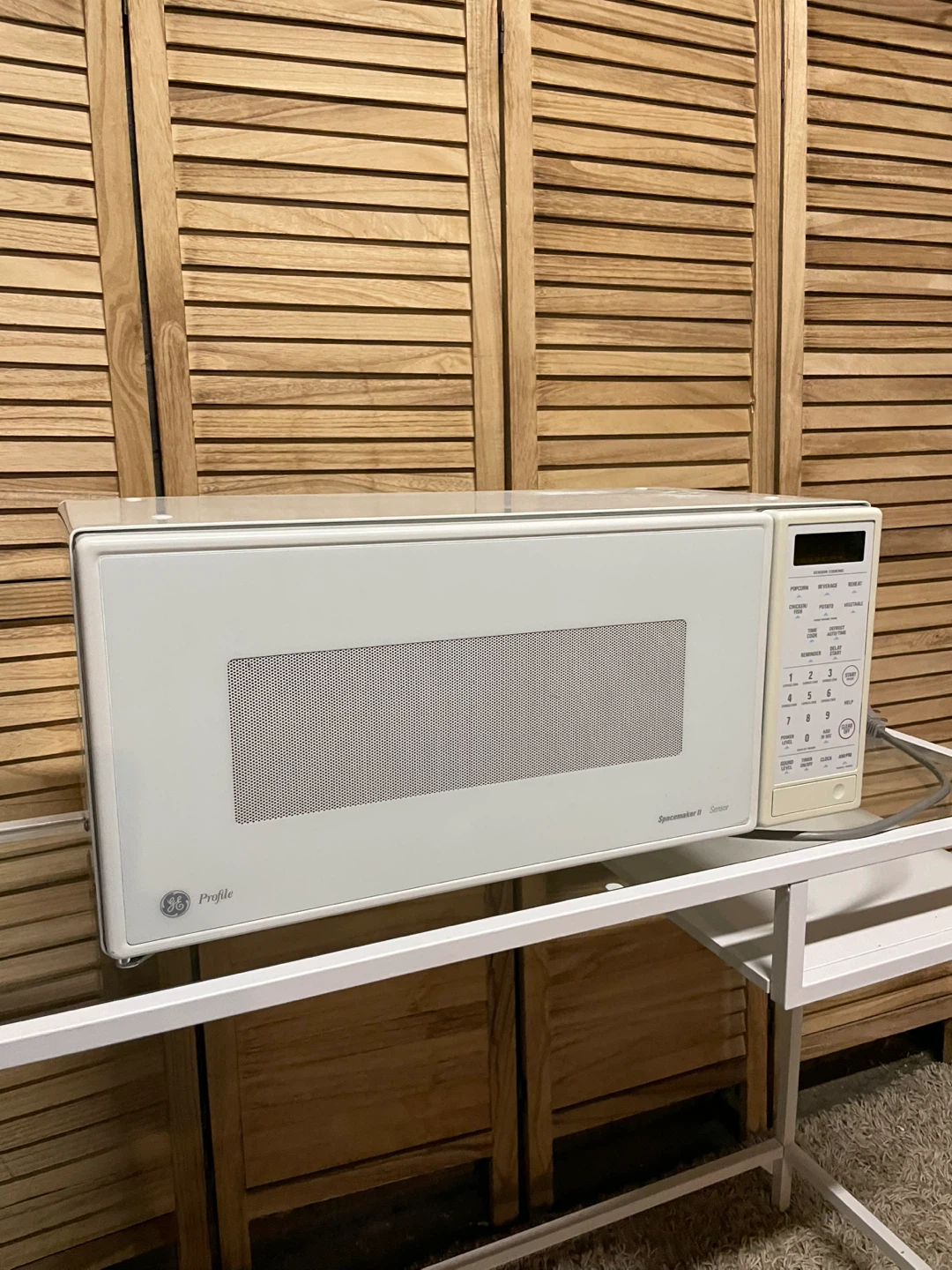 GE Profile Spacemaker II Microwave Oven - photo 2