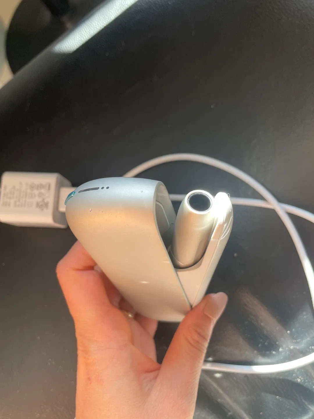 IQOS device with charger image indicator(2)