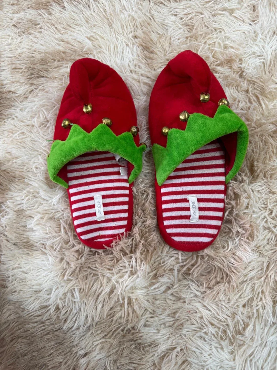 Ardene Elf Slippers - Size 5/6🥕