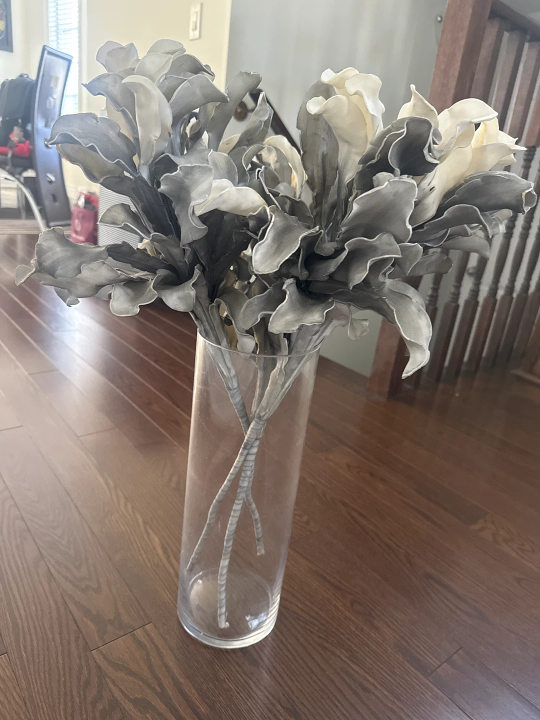 Floral Arrangement in Glass Vase - photo 2