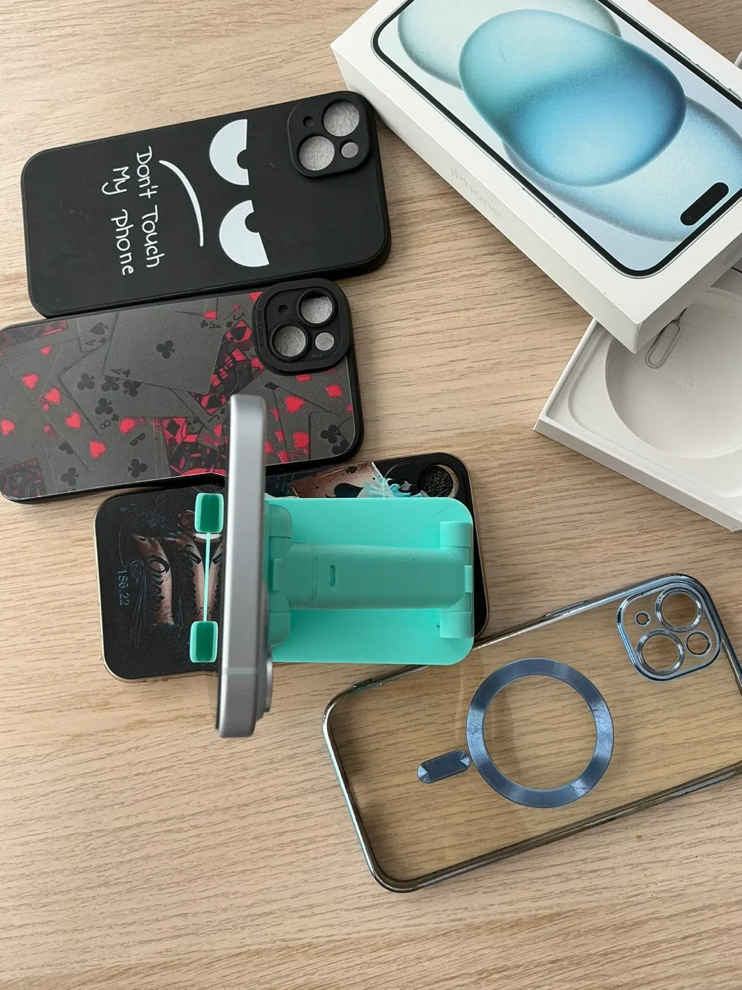 iPhone 15 Plus + Cases image indicator(2)